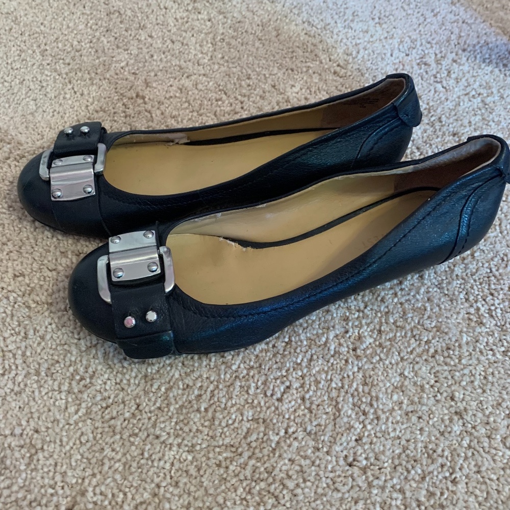 Adorable black flats with buckle